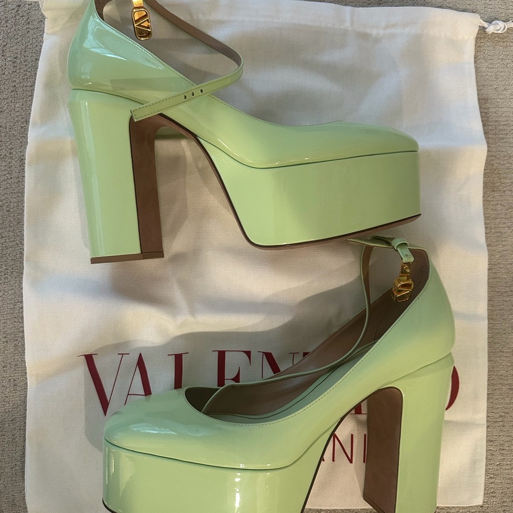 Valentino Garavani Tan-Go Platform Pumps